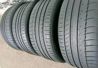A clean set of 275 45 20 Michelin tyres with good treads available for sale