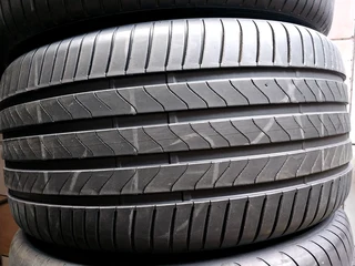 2x 295 35 21 Bridgestone tyres with 98% treads available for sale