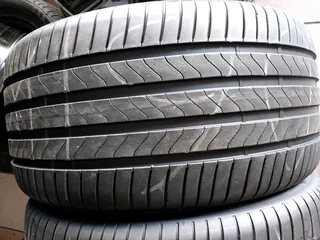 2x 295 35 21 Bridgestone tyres with 98% treads available for sale