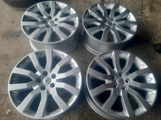 A clean set of 20inch Range Rover Sport Rims available for sale