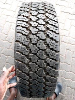 1x 255 75 17 Goodyear wrangler tyre with 90% treads available for sale