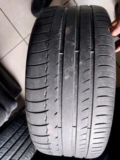 1x 275 45 20 Michelin tyre with good treads available for sale