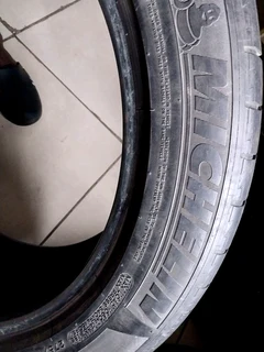 1x 275 45 20 Michelin tyre with good treads available for sale