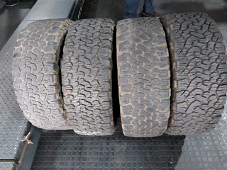 A clean set of 275 55 20 bf Goodrich ko2 tyres with good treads available for sale