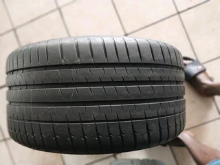 1x 285 30 20 Michelin pilot sport 4s tyre with 98% treads available