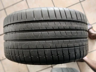 1x 285 30 20 Michelin pilot sport 4s tyre with 98% treads available