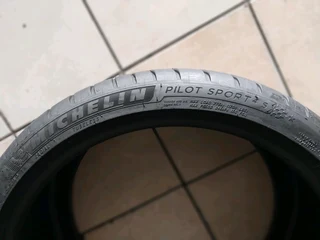 1x 285 30 20 Michelin pilot sport 4s tyre with 98% treads available