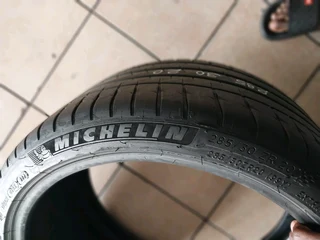 1x 285 30 20 Michelin pilot sport 4s tyre with 98% treads available