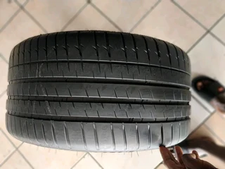 1x 285 30 20 Michelin pilot sport 4s tyre with 98% treads available