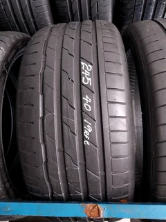 1x 245 40 19 hankook run flat tyre available for sale