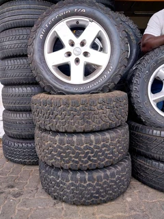 A clean set of 17inch Jeep wrangler rims and 245 65 17 bf goodrich ko2 tyres with 95% treads availab