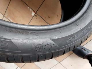 2x 275 40 21 Hankook run flat tyres with good treads available for sale