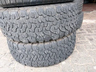 2x 265 70 16 bf goodrich ko2 tyres with good treads available