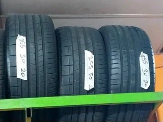 2x 255 30 20 pirelli tyres with 95% treads available for sale