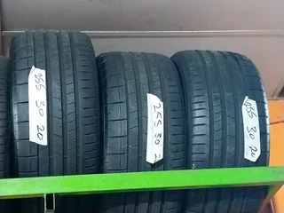 2x 255 30 20 pirelli tyres with 95% treads available for sale