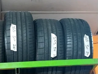 2x 255 30 20 pirelli tyres with 95% treads available for sale
