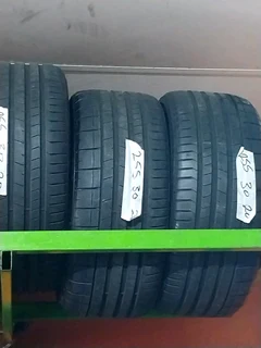 2x 255 30 20 pirelli tyres with 95% treads available for sale