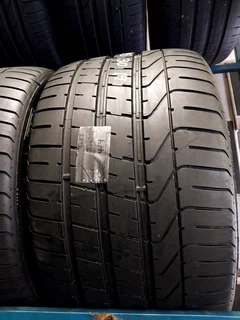 2x 305 30 19 pirelli tyres with 95% treads available for sale