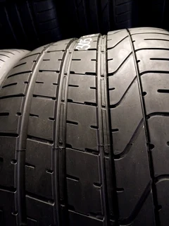 2x 305 30 19 pirelli tyres with 95% treads available for sale