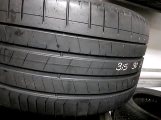 1x 315 30 21 pirelli tyres with lots of treads available