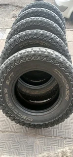 5x 285 70 17 cooper discoverer STT tyres with good treads available for sale