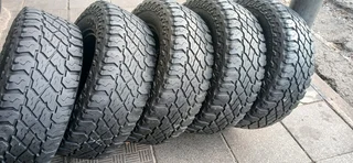 5x 285 70 17 cooper discoverer STT tyres with good treads available for sale