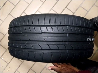 1x 235 40 18 Continental tyre with lots of treads available for sale