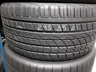 1x 295 35 21 Continental crosscontact tyre with 95% treads available for sale
