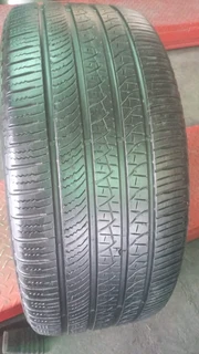 1x 275 45 21 pirelli tyre with good treads available for sale