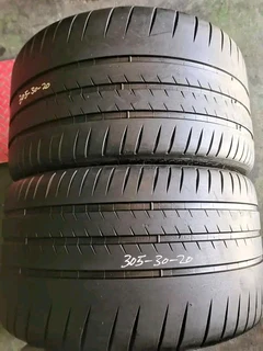 Two 305 30 20 Michelin pilot sport cup2 with good threads available in stock
