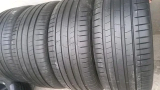 A clean set of 315 35 21 and 275 40 21 Pirelli p zero run flat tyres with 90% tread available