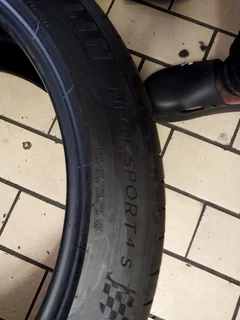One clean 285 40 23 michelin tyre with 90% treads available for sale