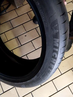 One clean 285 40 23 michelin tyre with 90% treads available for sale