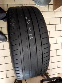 One clean 285 40 23 michelin tyre with 90% treads available for sale
