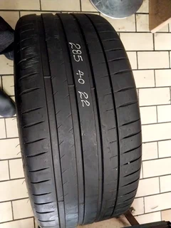 One clean 285 40 23 michelin tyre with 90% treads available for sale