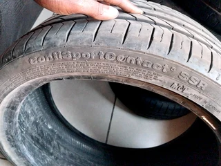 2x 225 40 19 Continental run flat tyres with good treads available for sale