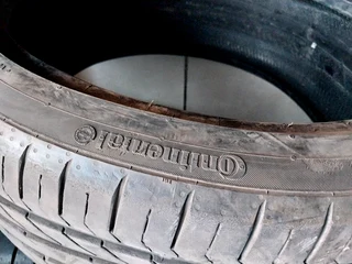 2x 225 40 19 Continental run flat tyres with good treads available for sale