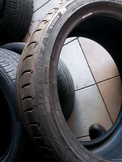 1x 225 40 19 Bridgestone normal tyre with 98% treads available for sale