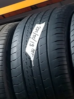 1x 275 35 19 Goodyear run flat tyre with good treads available for sale