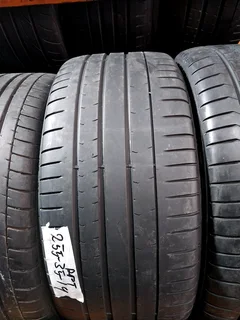 2x 255 35 19 pirelli run flat tyres with good treads available for sale