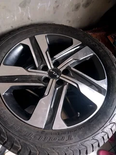 A clean set of 19inch Rims to fit Kia sportage and harval also fits most cars with pcd 5/114.3