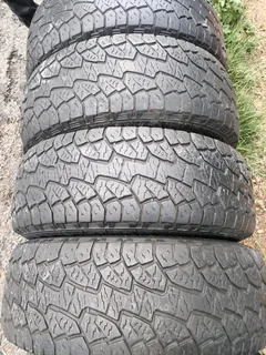 A good set of 265 65 17 Hankook dynapro tyres with good treads available for sale