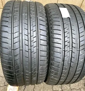 2x 275 35 21 Bridgestone Alenza run flat tyres with 98% available for sale