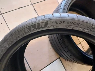 2x 285 30 20 Michelin pilot sport 4s tyres with 95% treads available for sale