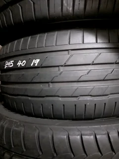 1x 245 40 19 hankook normal tyre with good treads available for sale