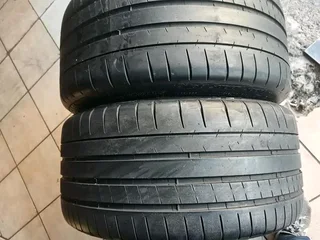 2x 275 35 19 Michelin pilot super sport tyres with 85 to 90% treads available for sale