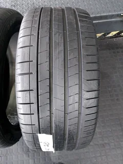 2x 285 40 20 pirelli normal tyres with 95% treads available for sale