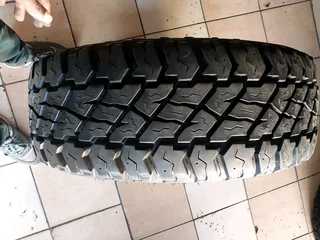 1x 265 70 17 cooper st maxx with 95% treads available for sale