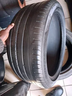 1x 275 35 19 pirelli run flat tyre available for sale