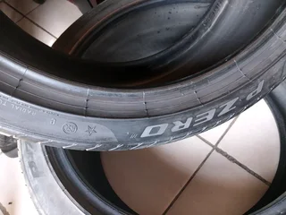 1x 275 35 19 pirelli run flat tyre available for sale